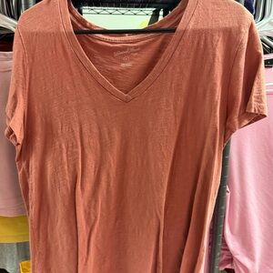 Universal Thread Women's Short Sleeve V-Neck Top in Rust